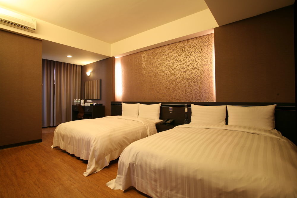 Military 75 Hotel Taichung Exterior foto